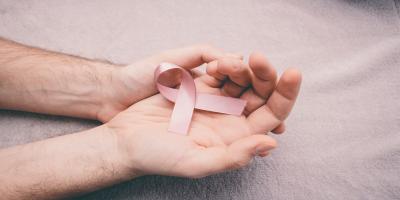 هل سرطان الثدي عند الرجال وراثي؟