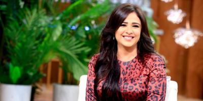 ياسمين عبدالعزيز تشوق جمهورها لحلقة برنامج "معكم منى