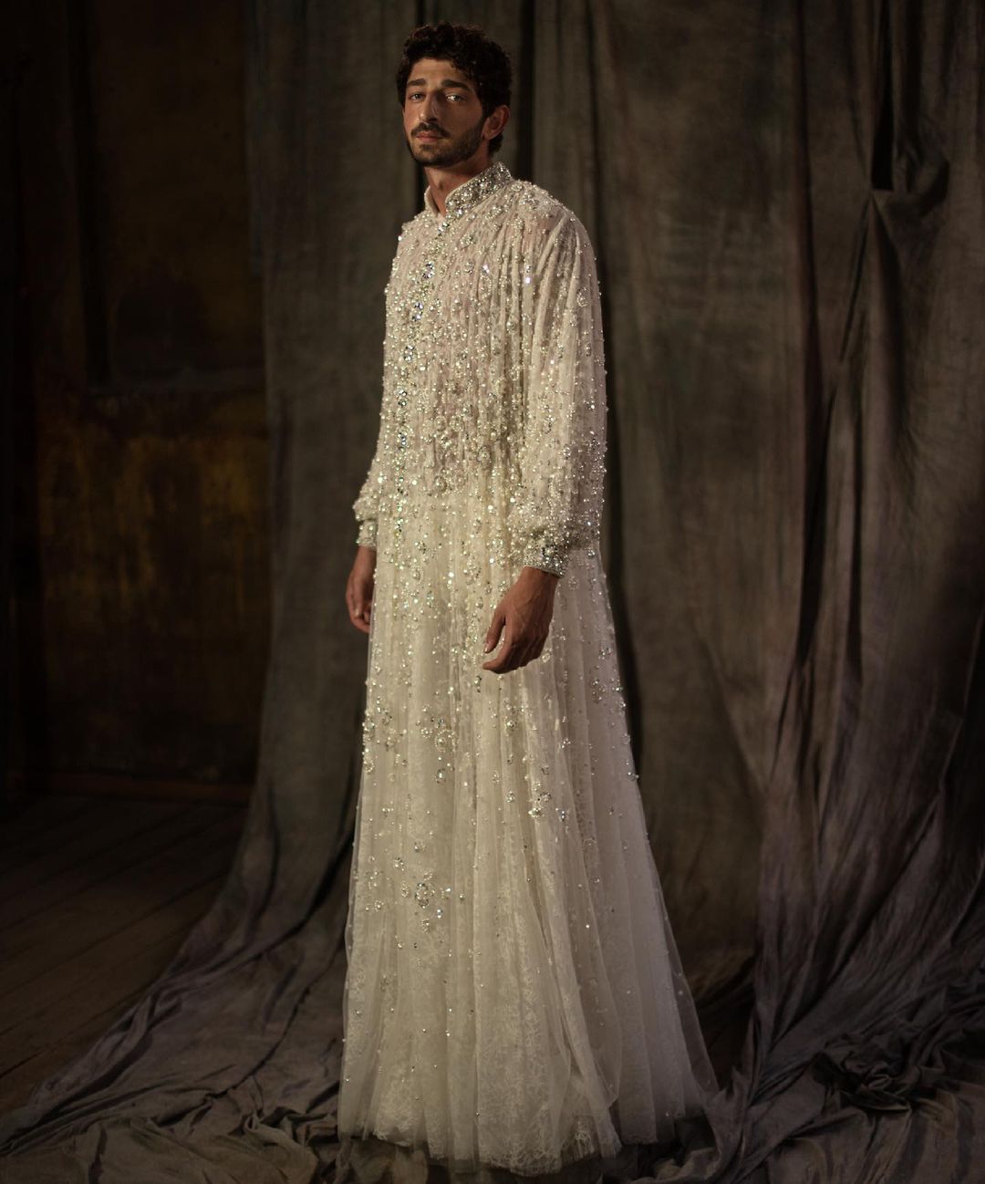 مصمم الأزياء