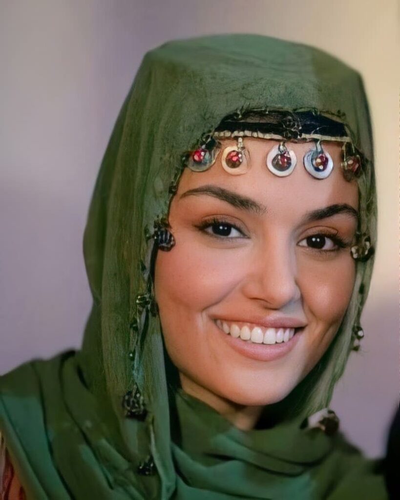 صور هاندا ارتشيل بالحجاب
