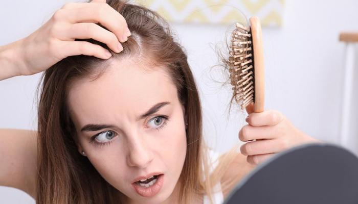 هل يمكن أن يؤدي الاكتئاب إلى تساقط الشعر؟