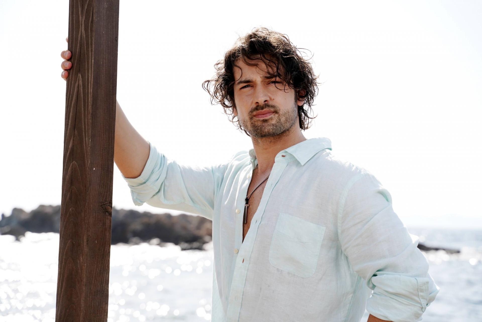 آلب نافروز "Alp Navruz"