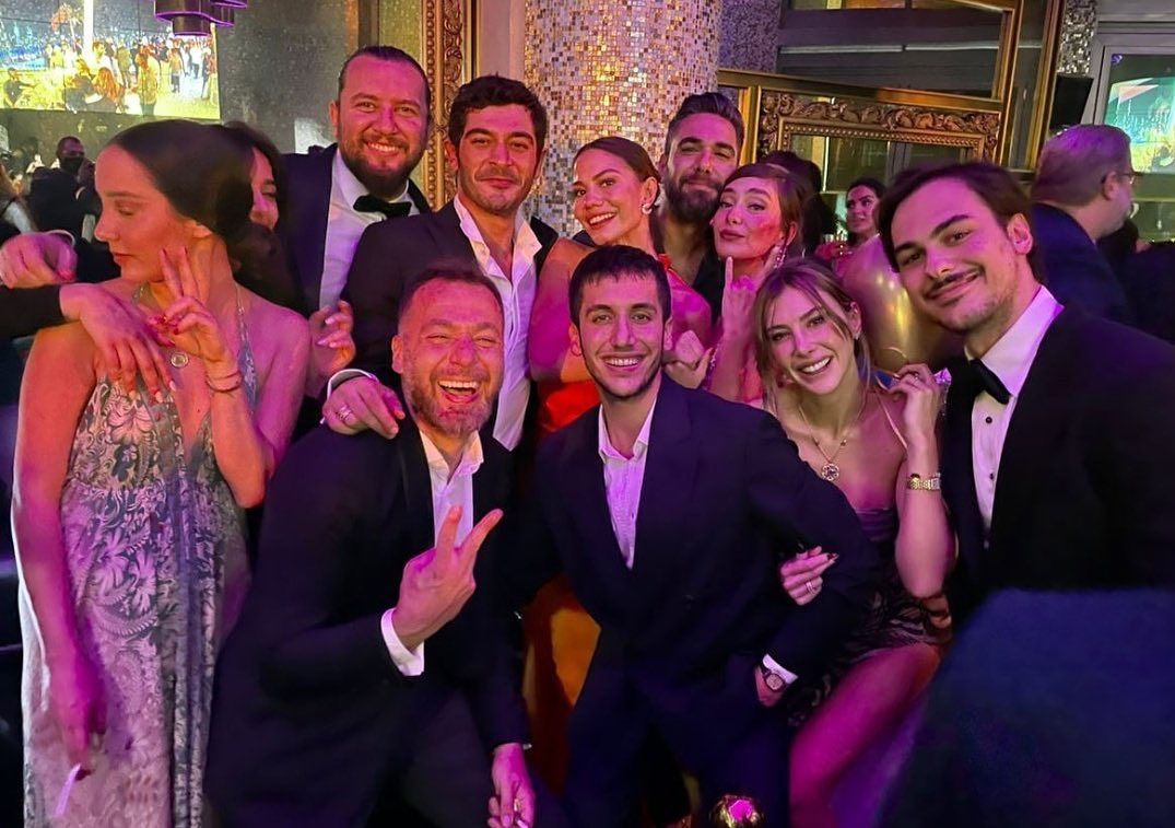 حضور حفل الافتتاح في دبي ديميت أوزدمير، نسليهان أتاغول، وزوجها قادير دوغلو، وبوراك دينيز، وشيماء سوباشي.