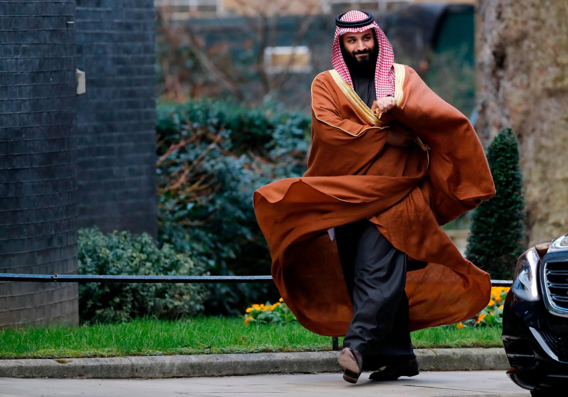 السعودية تحتفل بعيد ميلاد ولي عهدها حلوة