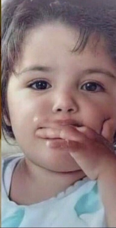 صور هاندا ارتشيل وهي صغيرة