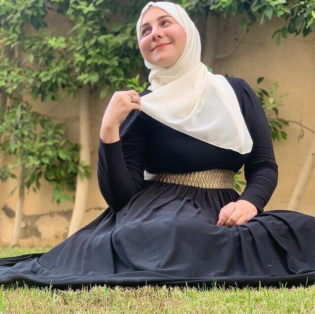ياسمينا العلواني بالحجاب