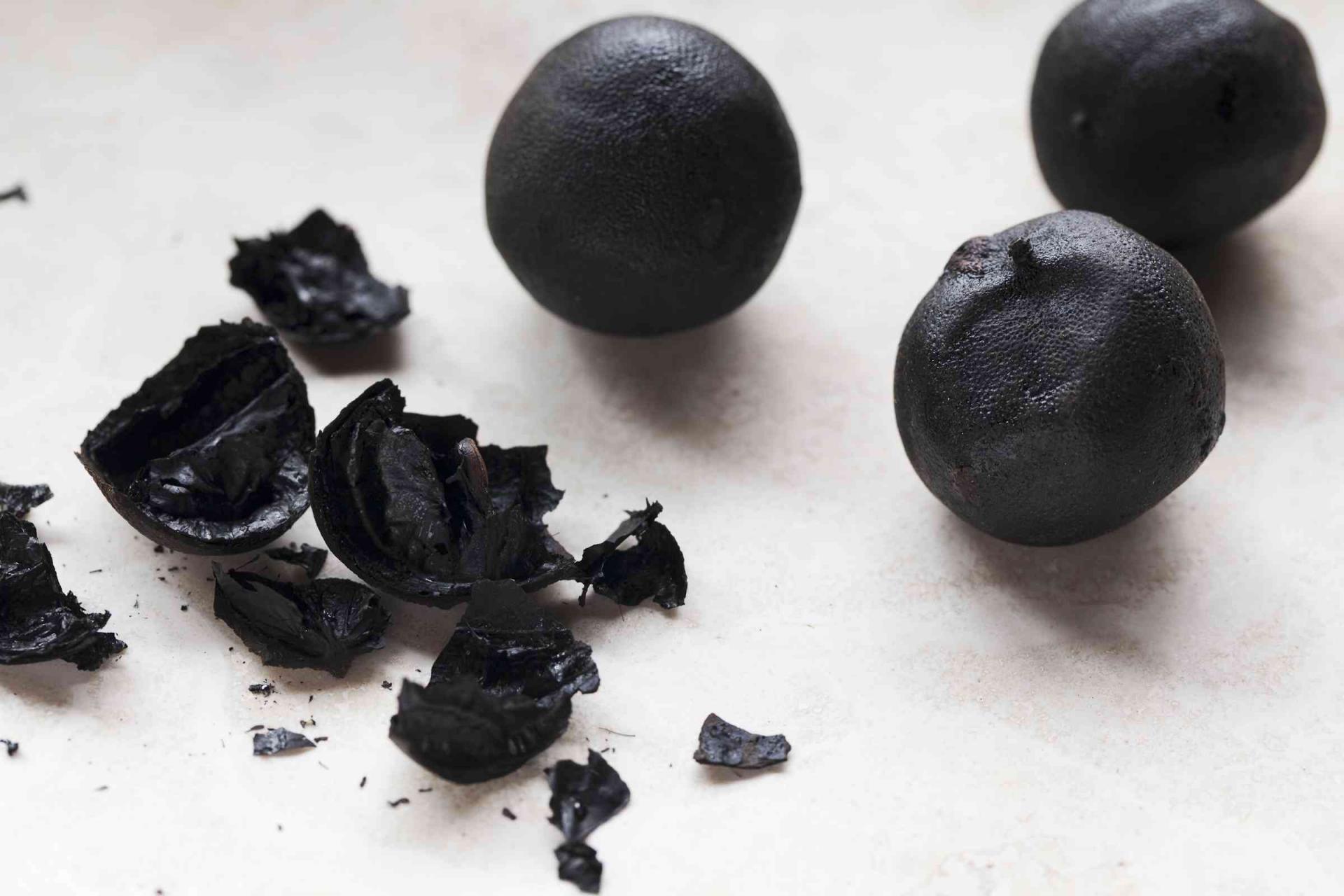 الليمون الأسود