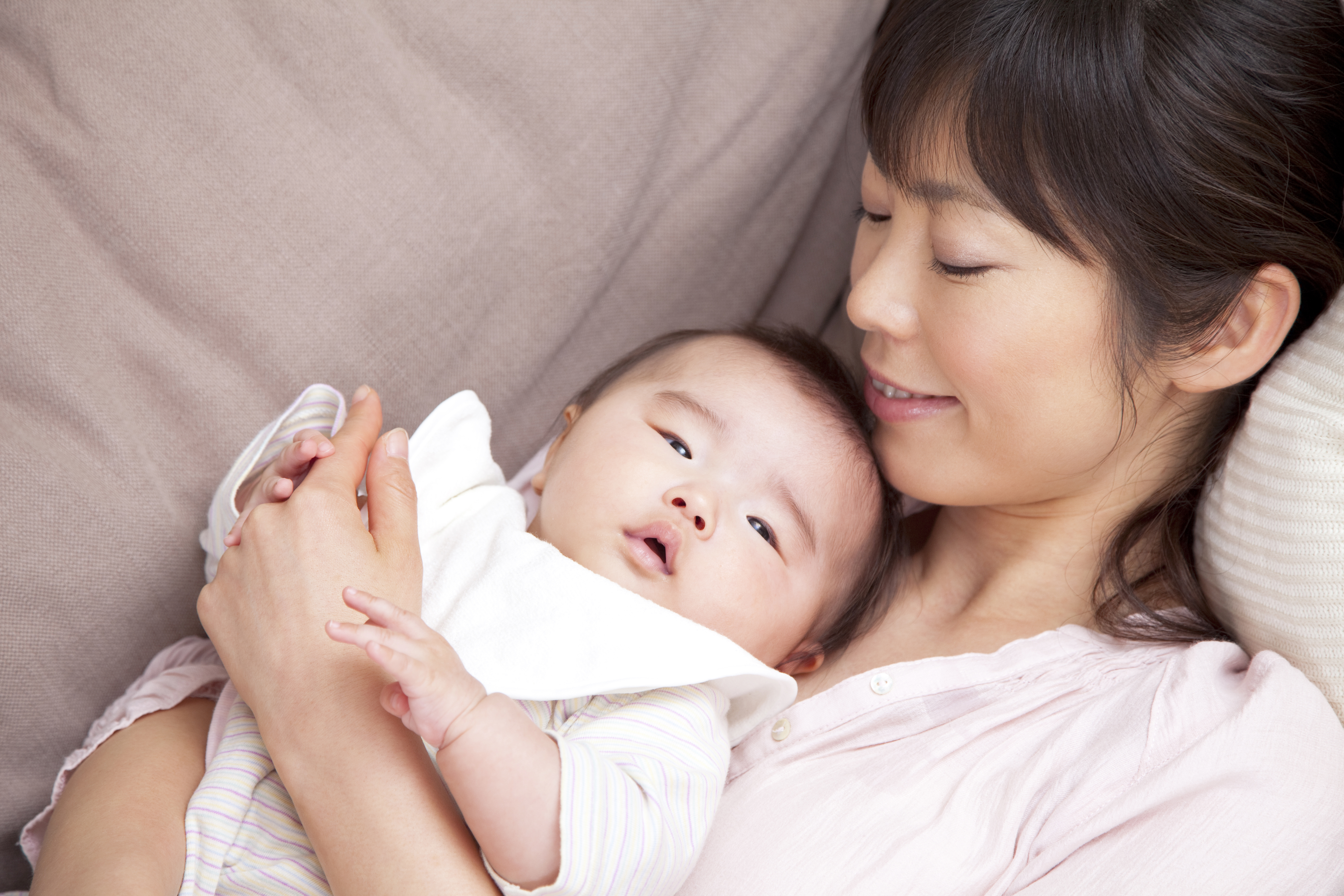 Японская мама и ее сын. Беременные мамы с детьми. China mother and Baby. Japanese mother and a Baby. Картинки мать-японка носит малыша за спиной.