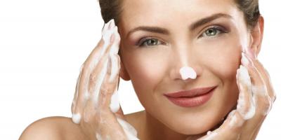 لأصحاب البشرة الحساسة .. إليك 3 علاجات طبيعية للعناية بها