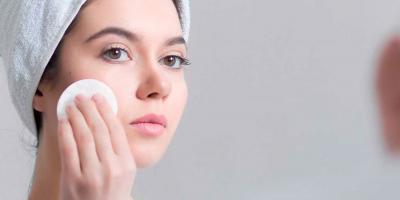 أخطاء تفعلها صاحبات البشرة الدهنية.. ابتعدي عنها