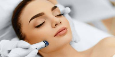 التقشير الكيميائي: حلول لمشاكل كثيرة بخطوة واحدة!