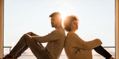 ما هي الطريقة المناسبة للحديث عن العلاقة الجنسية في فترة حزن أحد الأطراف؟