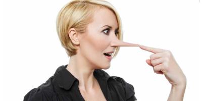 5 علامات تدل على أن الشخص الذي أمامك يكذب عليك.. إليك ما يجب ملاحظته!