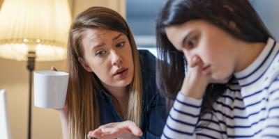 نصائح عليك اتباعها لزيادة ثقة طفلك المراهق بنفسه