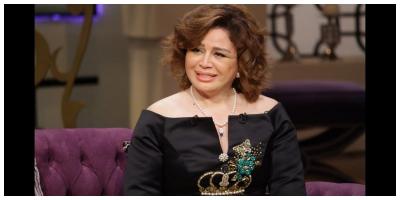 الهام شاهين ترد على انتقادات صلاتها بدون حجاب في صلاة جنازة مها ابوعوف