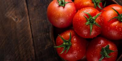 للطماطم فوائد رائعة لبشرتك وأكثر من طريقة لاستخدامها
