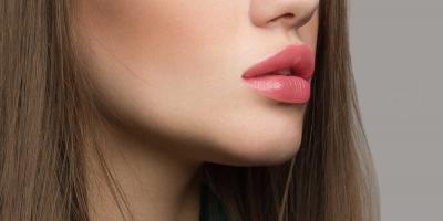  وصفات منزلية فعالة يمكنك صنعها للحصول على شفاه ممتلئة بشكل طبيعي