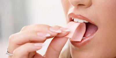 فوائد مضغ العلكة.. التخلص من الضغط أبرزها!