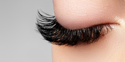 وصفات طبيعية لتطويل الرموش بشكل أسرع