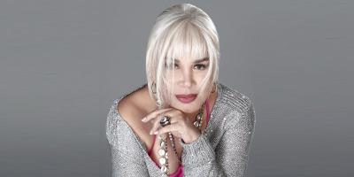 هازال كايا تدعم مغنية تركية شهيرة أهانت 