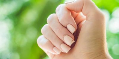 ما هي أسباب تكسر الأظافر بسهولة.. وهل ذلك يستدعي القلق؟