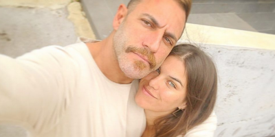 نيكولا معوض يعلن ارتباطه بفيديو رومانسي.. وجمال عروسه الأوروبي يلفت الأنظار