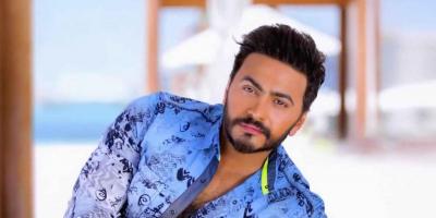 تامر حسني يغني برفقة