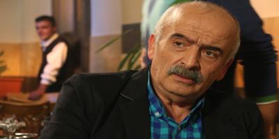 بعد وصفه بالسيء.. مخرج مسلسل المنصة يهدد بمقاضاة الفنان السوري سلوم حداد