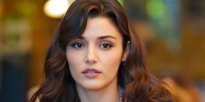 هاندا ارتشيل يدًا بيد مع فنان تركي بعد انفصالها عن كرم بورسين