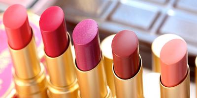 ٣ استخدامات اخرى لحمرة الشفاه لدى نجمات بوليوود ... تعرفي عليها