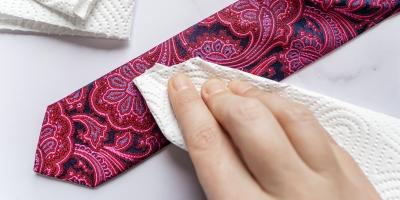 حيل منزلية سريعة وسهلة لإعادة اللمعان للملابس الحريرية الباهتة