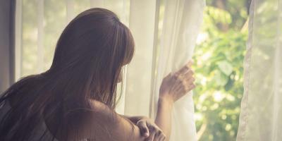 حيل عقلية للتوقف عن التفكير والقلق المفرط تجاه كل شيء..تعرفي إليها