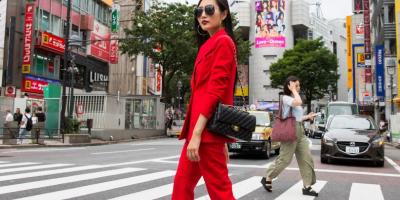 من داكوتا جونسون إلى سيلينا غوميز .. تألقي بالبدلة الرسمية الحمراء داكوتا على طريقة المشاهير