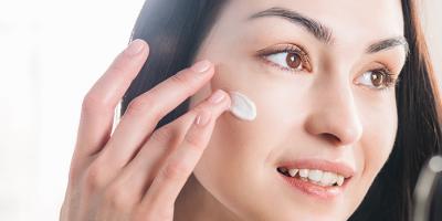 احذري.. كريمات تفتيح البشرة تسبب تلف الأعصاب!