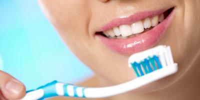دراسة تكشف علاقة تنظيف الأسنان بالمناعة.. تعرفي عليها