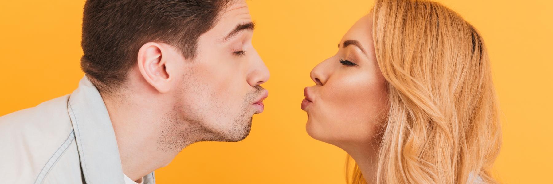 بعد أن تعرف فوائد التقبيل الآتية، لن تخرج من بيتك الّا بعد تقبيل زوجتك