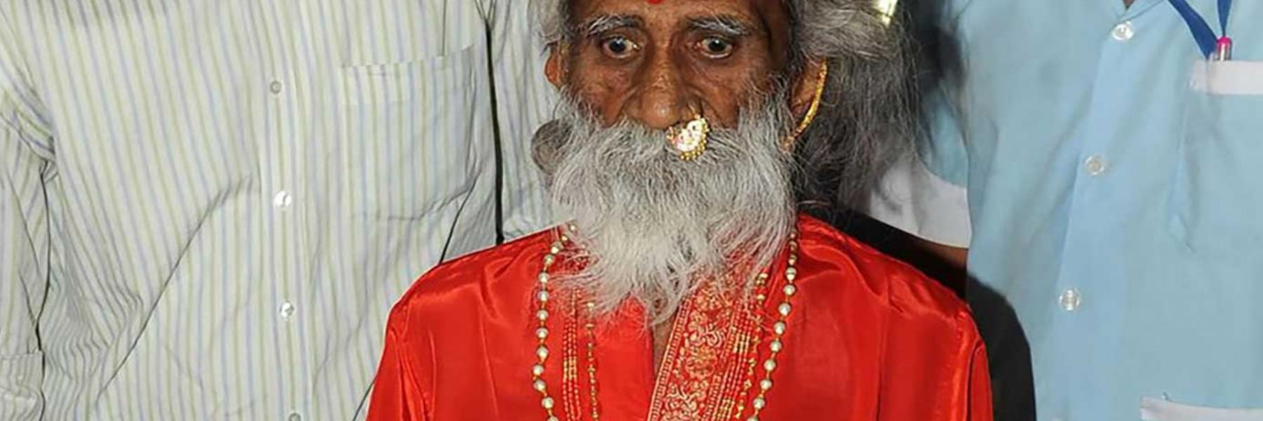رجل هندي كبير في السن
