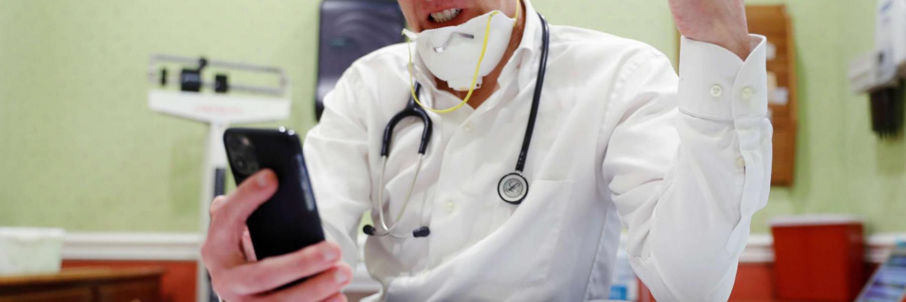 استشارة الطبيب عبر الإنترنت