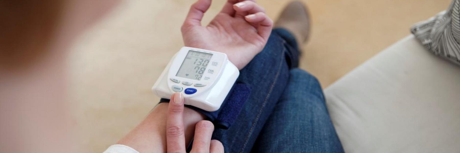 ما هو أفضل وقت خلال اليوم لقياس ضغط الدم؟