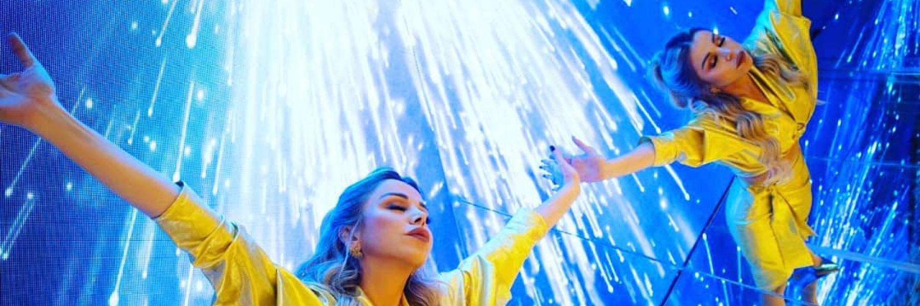 أناقة رزان مغربي بكلمتين "غريب وعصري"! أناقة رزان مغربي بكلمتين "غريب وعصري"!