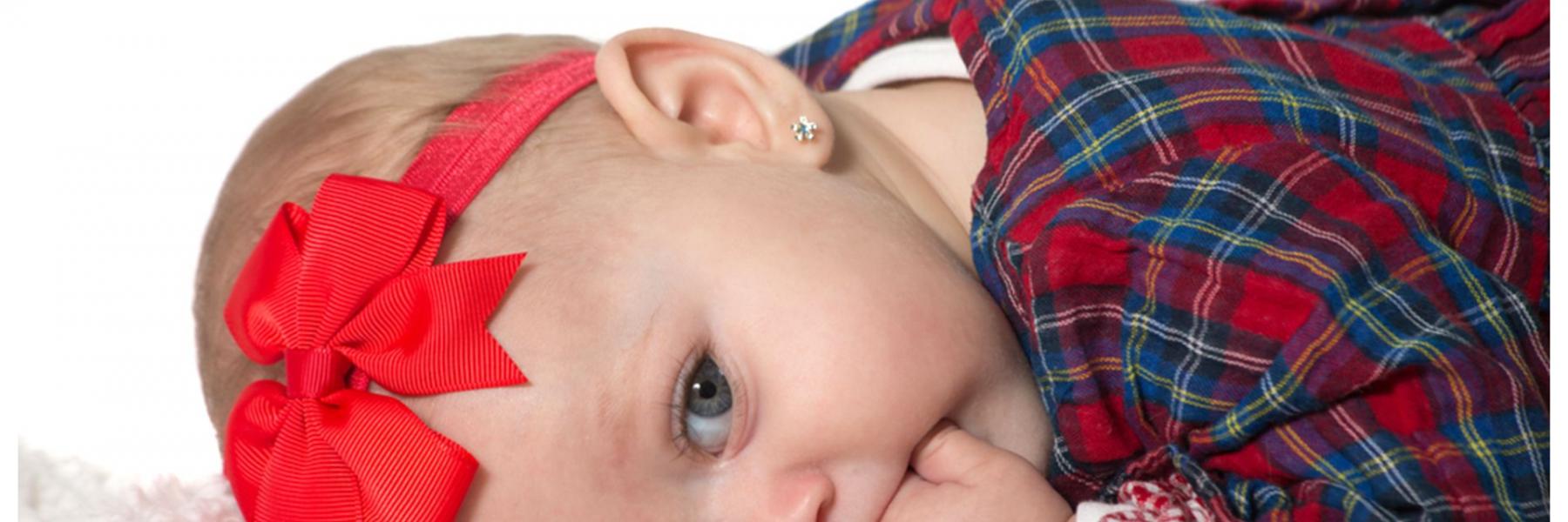 كل ما تحتاج معرفته حول ثقب الأذن للأطفال