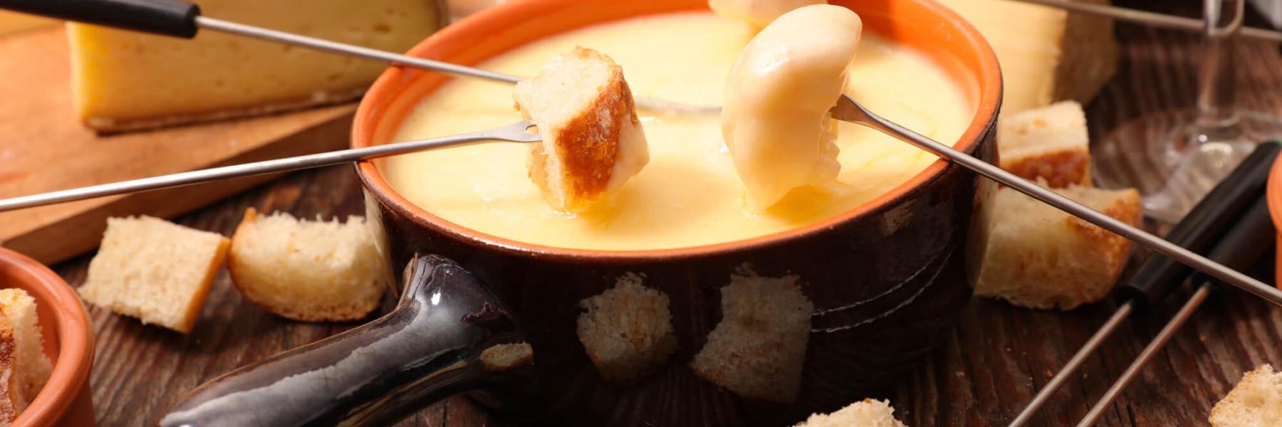 حلوى صيفية لذيذة: فوندو الجبن بالعسل