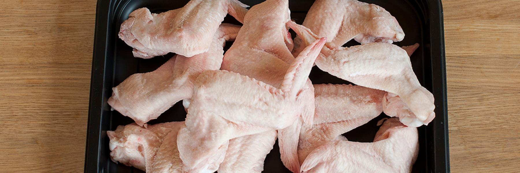 هل يمكن إعادة تجميد الدجاج بعد إذابة الثلج عنه؟