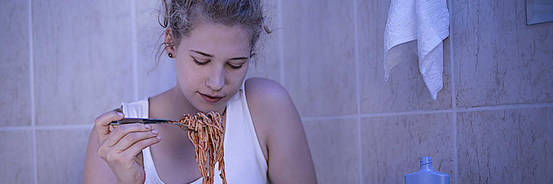 7 آثار ضارة للإفراط في تناول الطعام