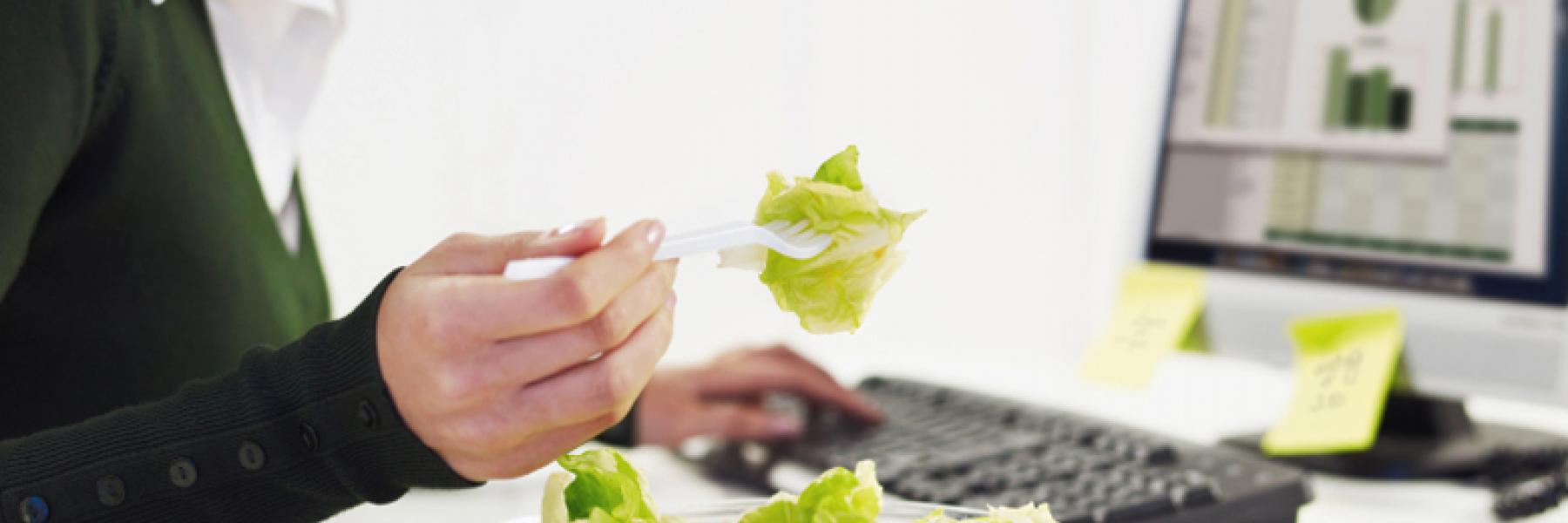 6 نصائح لضمان سلامة الطعام الذي تتناوله في المكتب