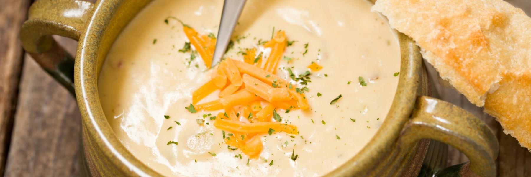 شوربة البطاطا بالجبن الشيدر