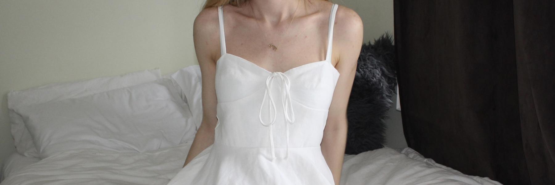 الفساتين الصيفية البيضاء