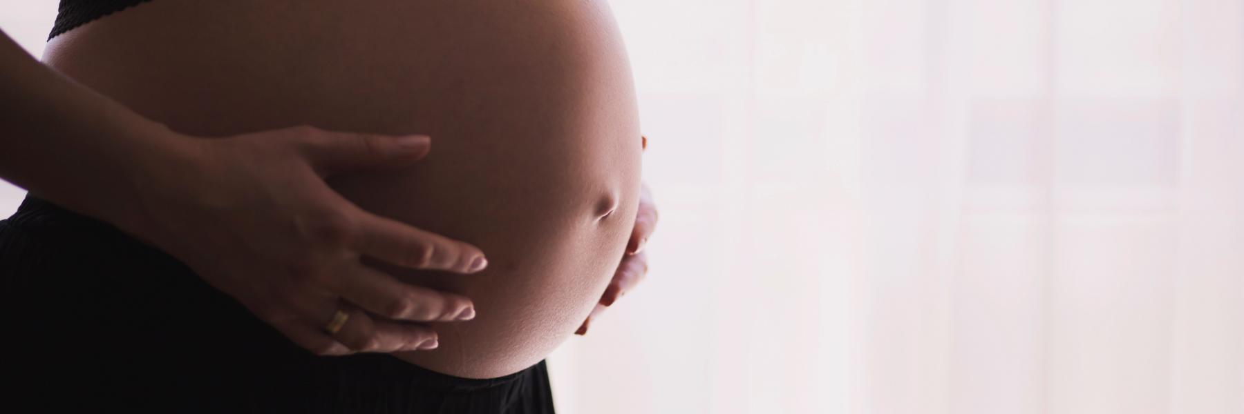هل يؤثر كورونا فايروس على المراة الحامل ؟