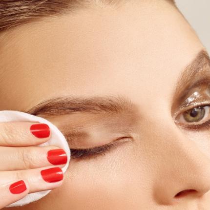 ازالة المكياج