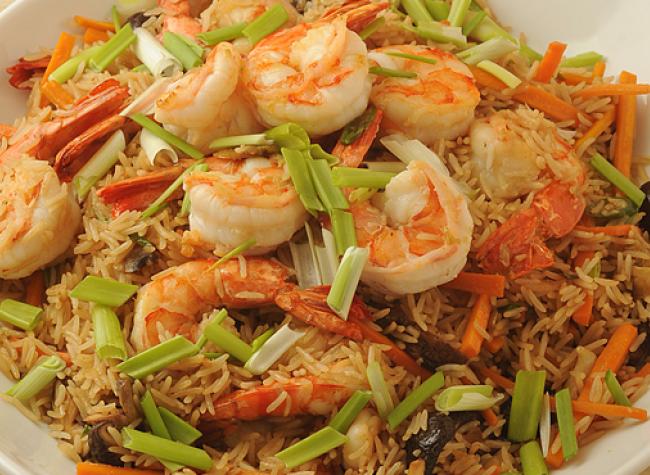 الأرز الصيني بالخضار والجمبري